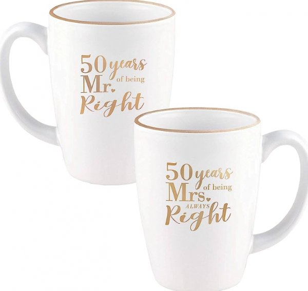 Mug dengan tulisan "Love" dalam gaya klasik